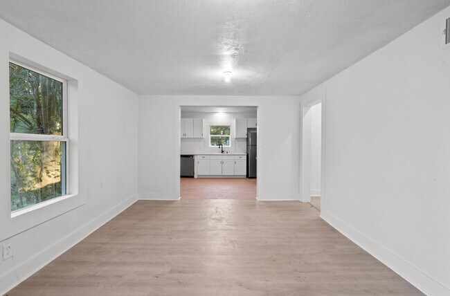 Primary Photo - 2027 Scott St
