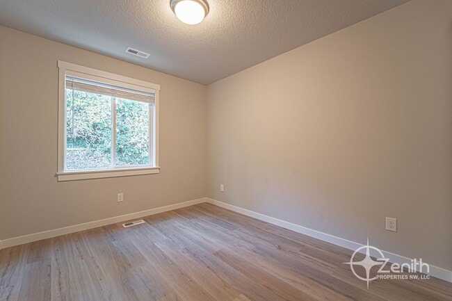 Building Photo - 4916 NE 2nd Ct