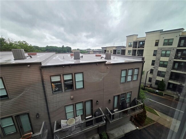 Building Photo - 318 Gibson St SE