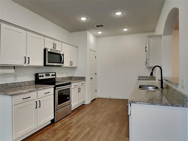 Building Photo - 1548 Woodlake Dr
