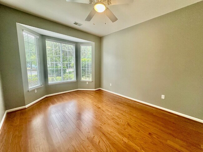 Building Photo - Spacious Open Floor Plan Home in Sun City!