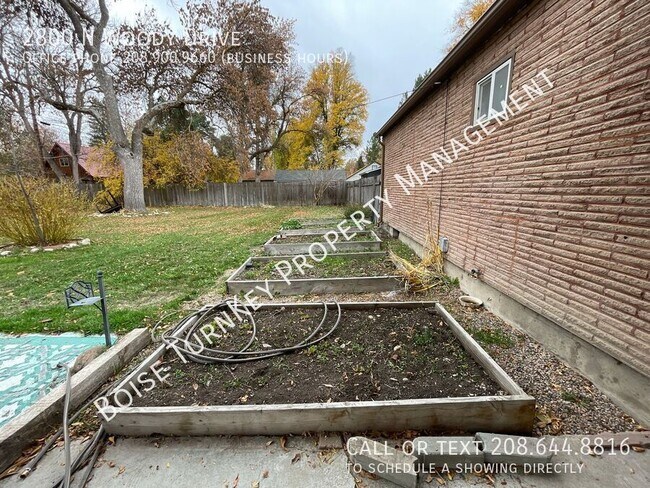 Building Photo - 2800 N Woody Ln