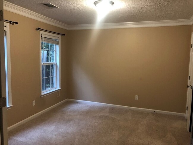 Building Photo - 6005 Sanibel Dr