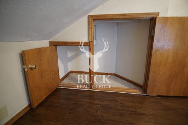 Building Photo - 9312 Mahler Pl