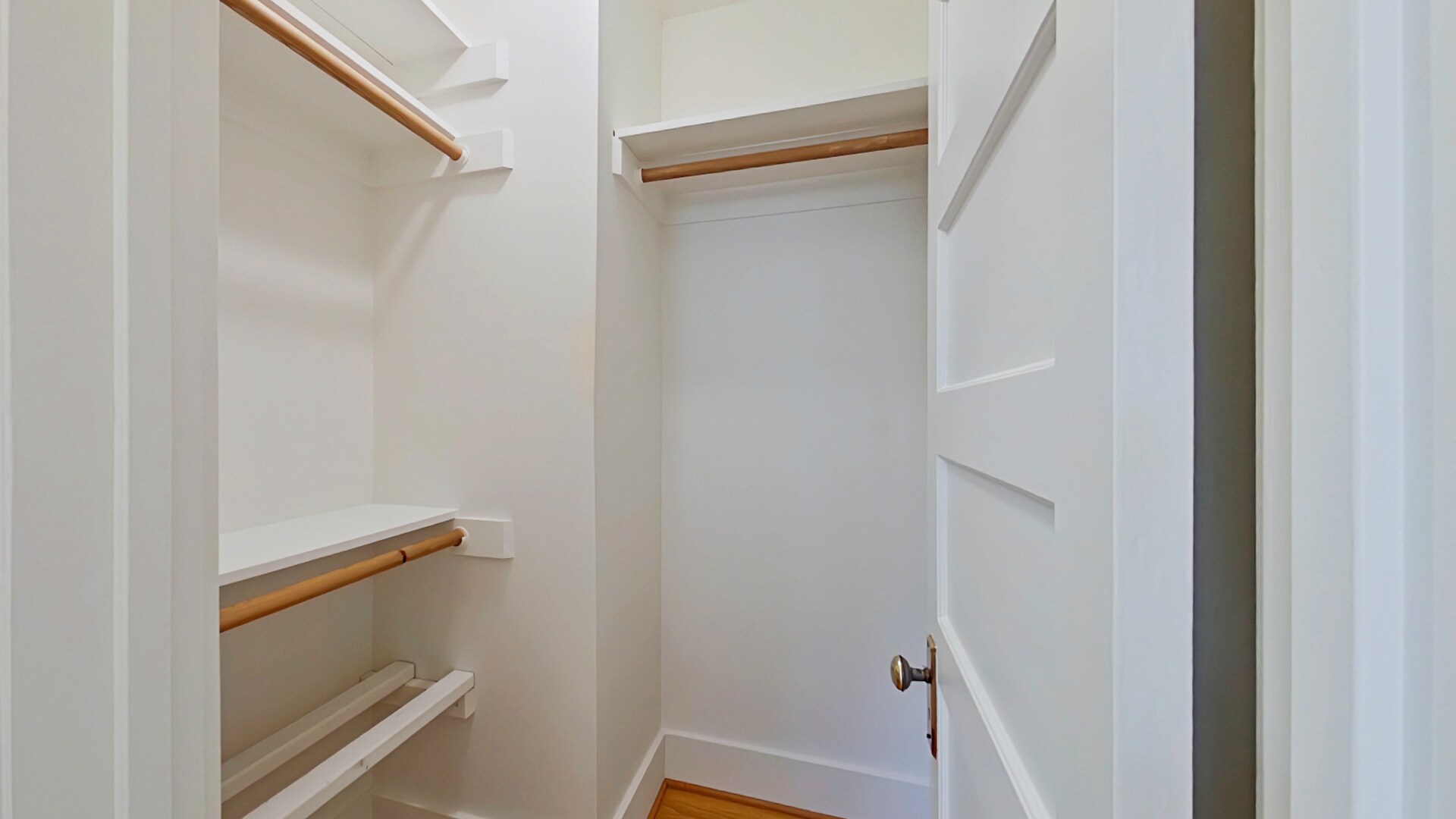 Building Photo - 1915 Las Lunas St