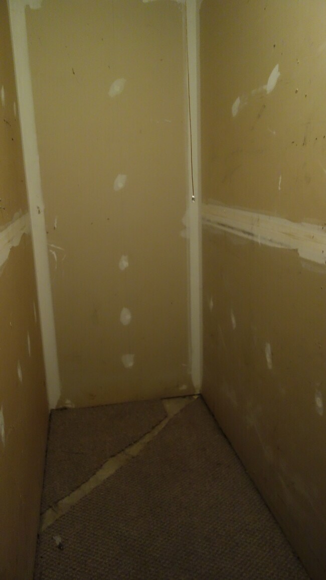 Extra storage off garage - 36 Gant Cir