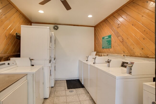 Building Photo - El Dorado