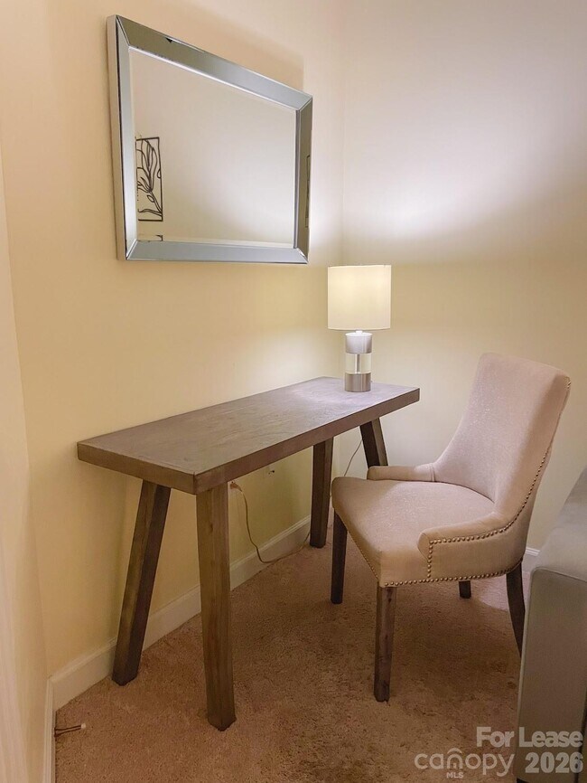 Building Photo - 718 W Trade St