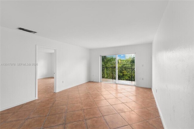 Building Photo - 2600 NE 135th St