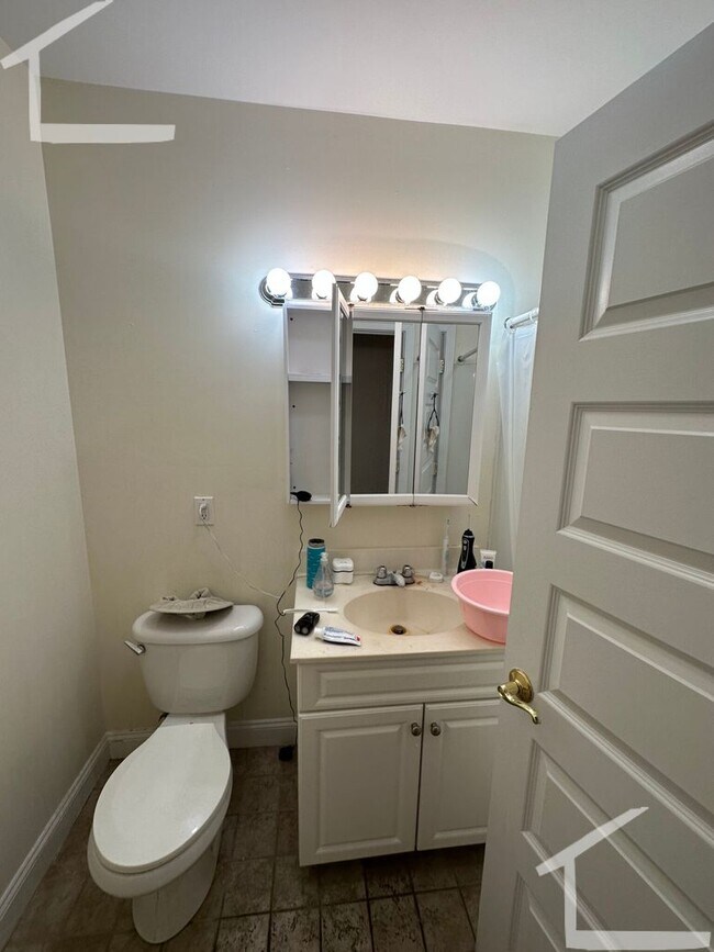 Building Photo - 2 Bedroom Now Available Right in Allston