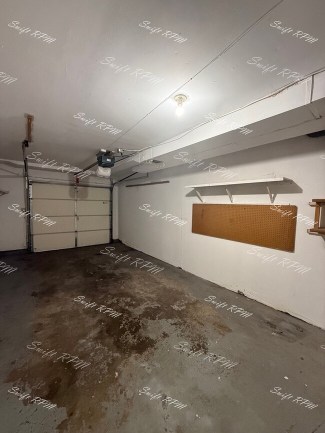 Building Photo - 817 E Sheridan St