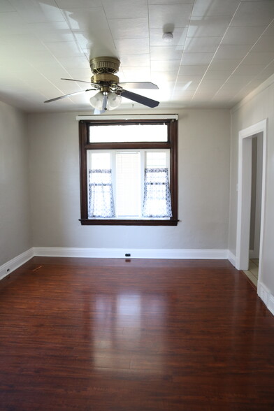 The spacious living room offers plenty of sunshine with the oversized window - 715 Clinton Pl