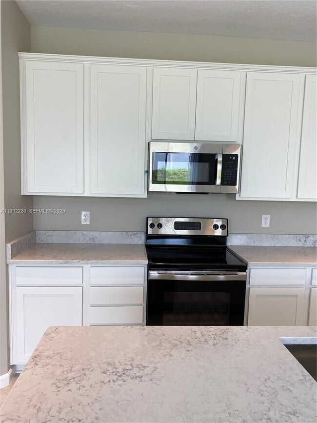 Building Photo - 308 Lake Smart Cir