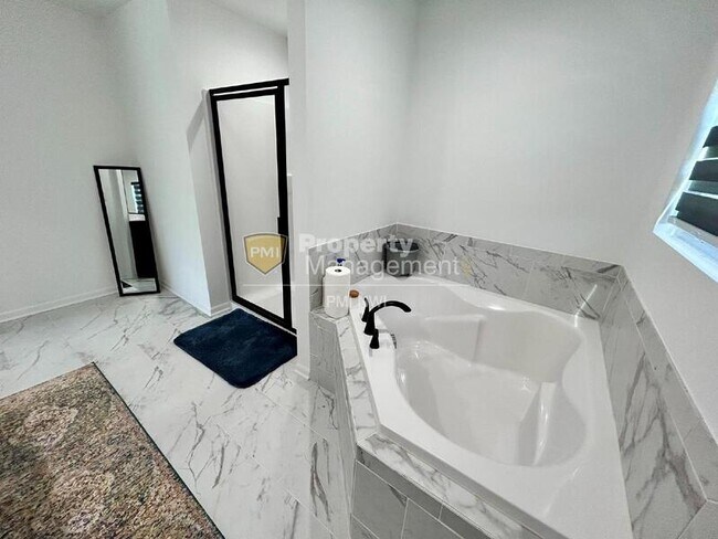 Building Photo - 5625 Burr Rdg Cir