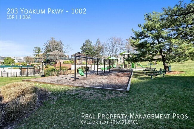 Building Photo - 203 Yoakum Pkwy