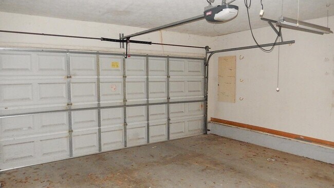 Building Photo - 4321 Snoopy Ln