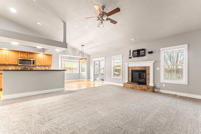 Building Photo - 987 N Knox Pl