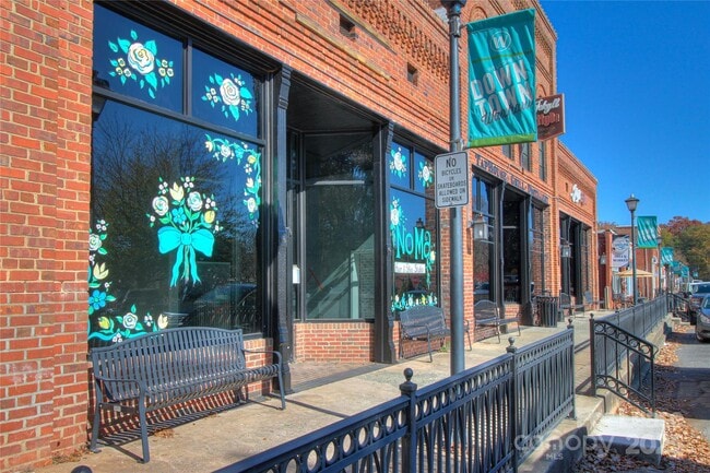 Building Photo - 205 N Church St