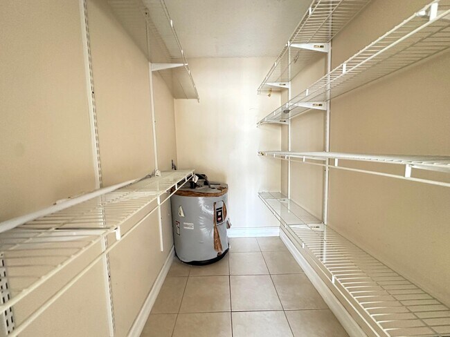 Building Photo - 4127 Woodside Dr