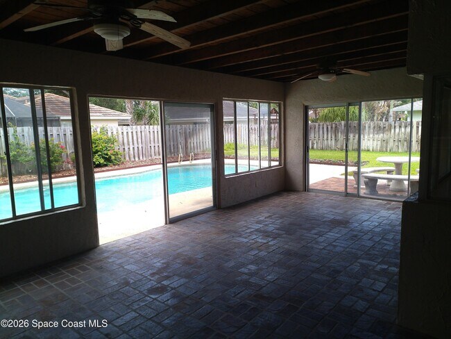 Building Photo - 530 Rio Ln