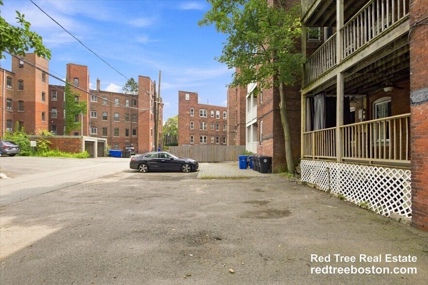 Building Photo - 9 Strathmore Rd