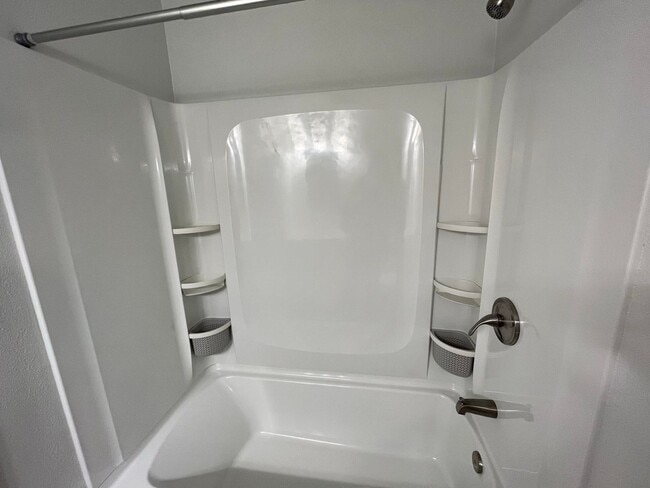 Building Photo - Condo for Rent in University City! 3 Bedro...