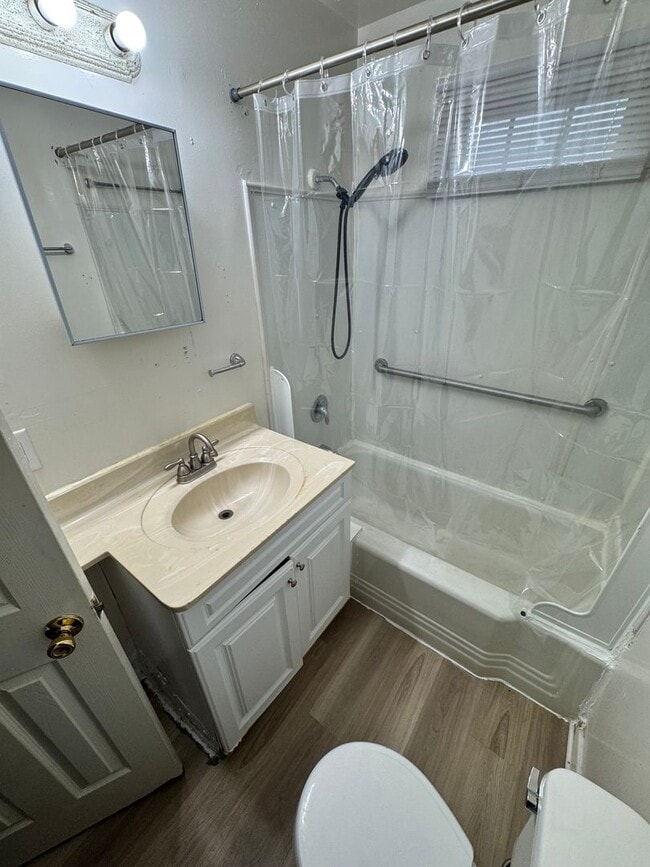 Building Photo - 3 bed house in Church Hill! Enjoy great location, hardwoods, central Ac, and laundry!