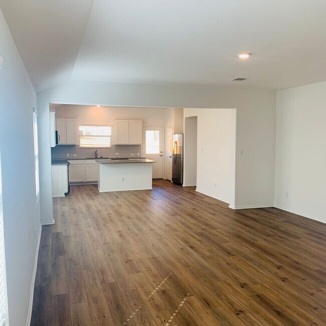 Building Photo - 4 Bed 2 Bath in Jarrell, TX