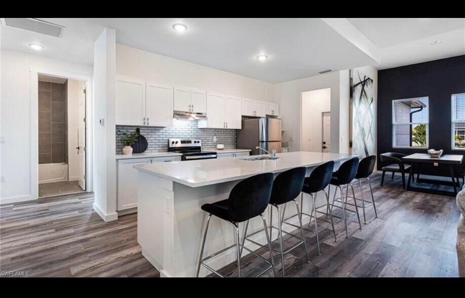 Building Photo - 417 NW 3rd Ln