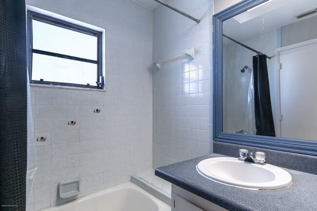 Building Photo - DRASTIC PRICE DROP!! WATERFRONT- 2-BEDROOMS, 2-BATH- PUNTA GORDA ISLES