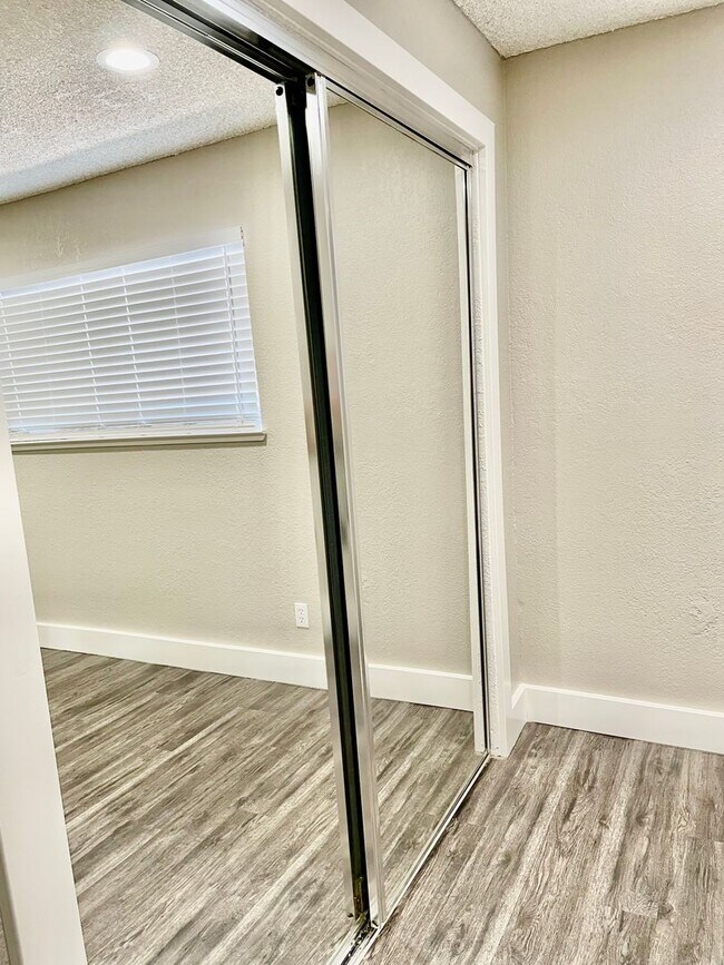 Building Photo - LARKSPUR 2431-2433