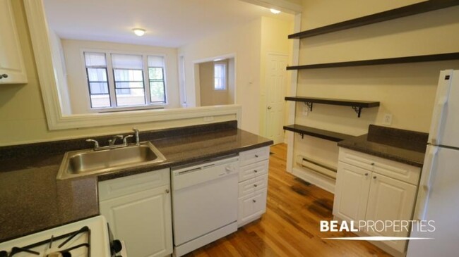 Building Photo - 0 bedroom in CHICAGO IL 60657