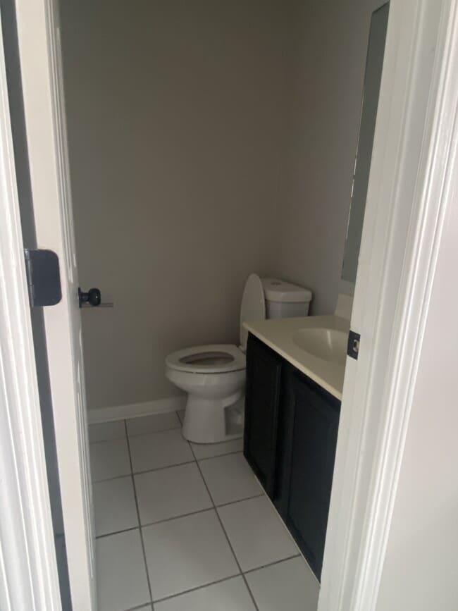 Building Photo - 145 Viking Dr