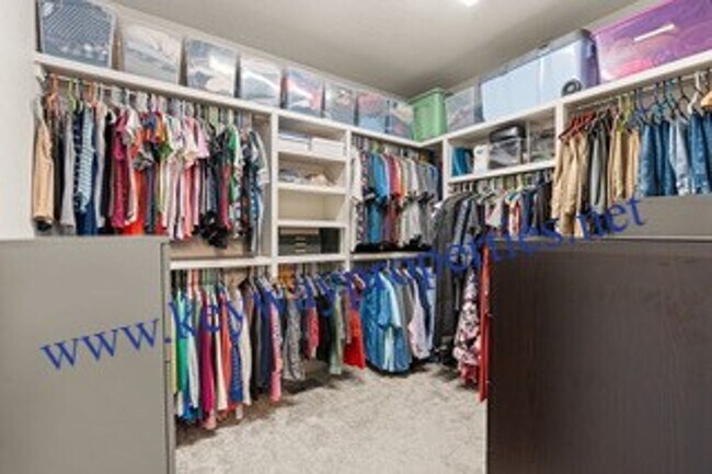 Building Photo - Like New Los Lunas Home!