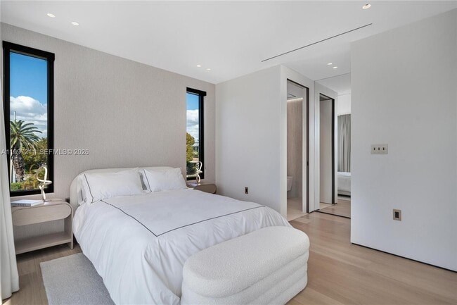 Building Photo - 1045 W 47th Ct