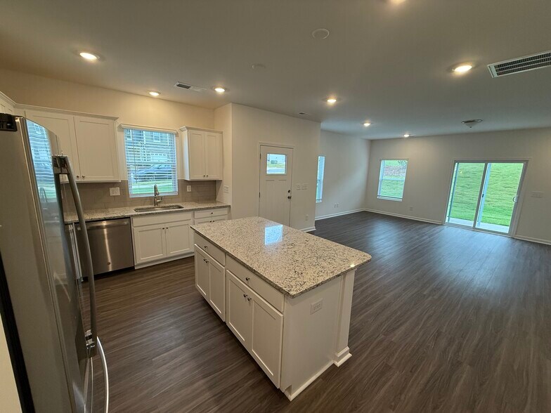 Building Photo - 3238 Lilac Grove Dr