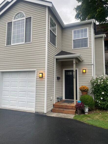 Primary Photo - 716 N. State St.