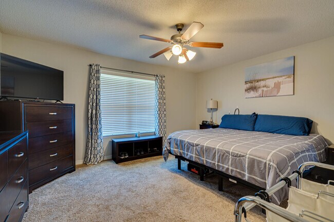 Building Photo - 412 Plate Dr