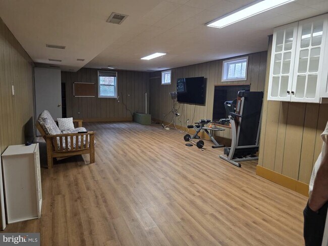 Building Photo - 401 Stonington Rd
