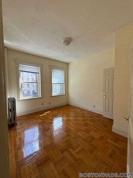 Building Photo - 32 Queensberry St