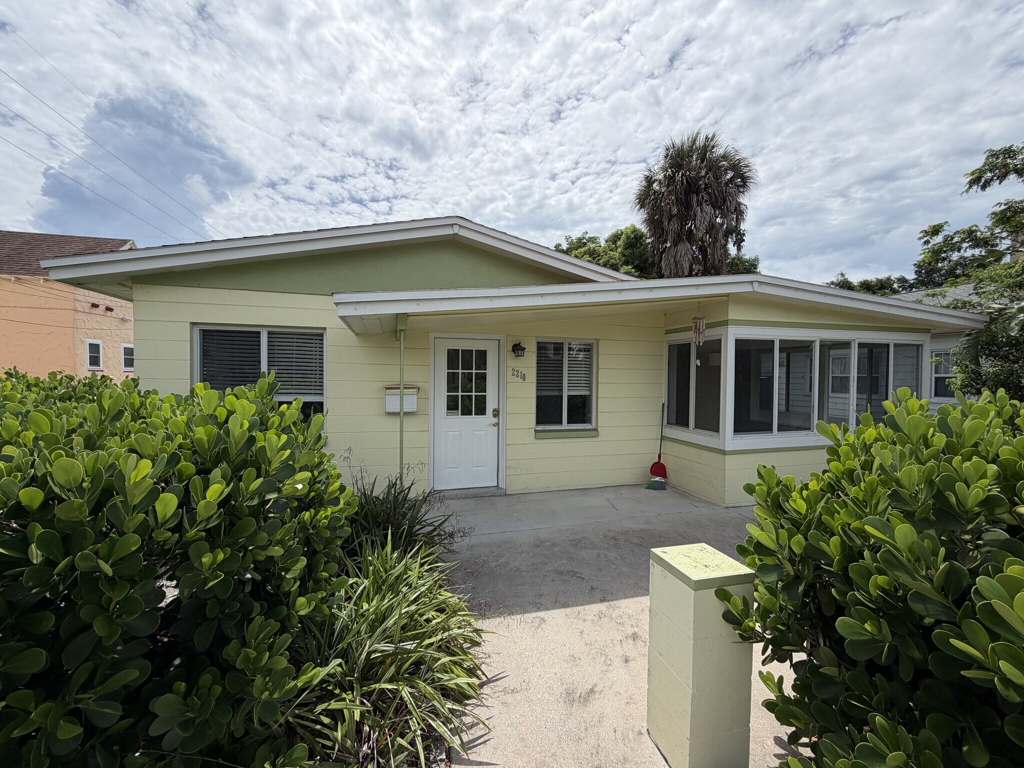 Building Photo - 2 Bed/2 Bath