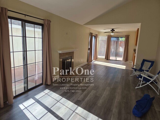 Building Photo - 384 Grovewood Loop N