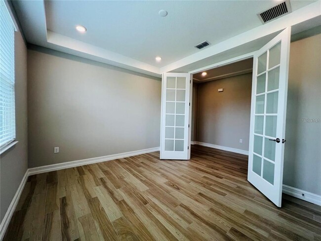 Building Photo - 4567 Tivoli Dr