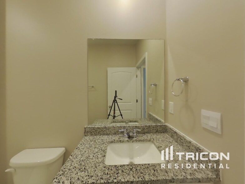 Building Photo - 5351 Owens Ln