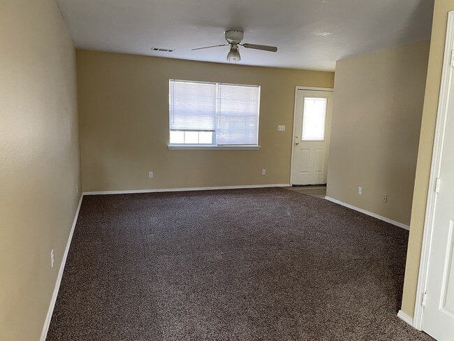 Building Photo - 609 S Mulberry St