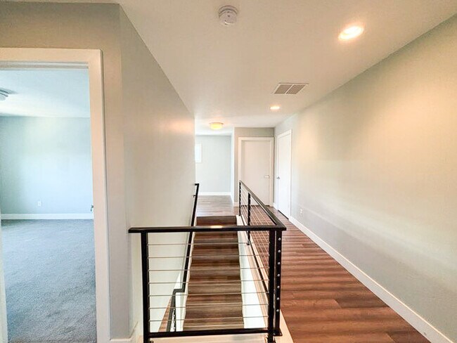 Building Photo - Luxury 5-Bedroom Rental with Pool, Finishe...