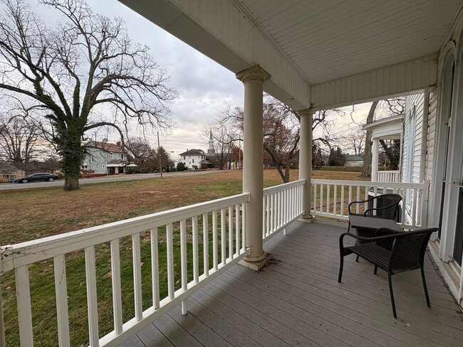 Building Photo - Spacious main level apartment in gorgeous hisotrical house!