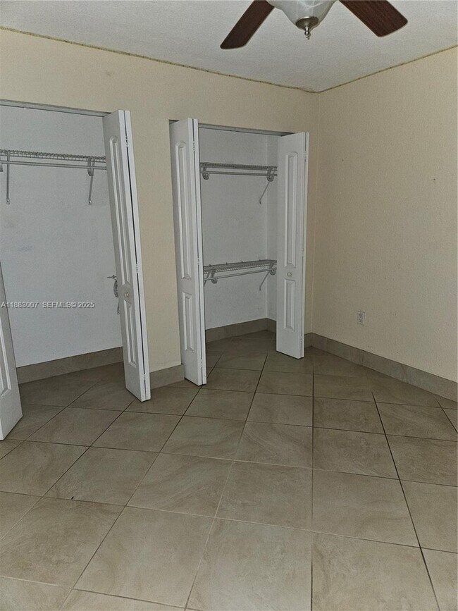 Building Photo - 10000 NW 80th Ct