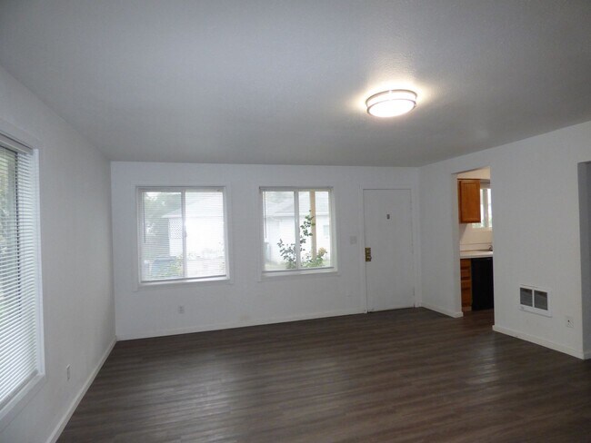 Building Photo - 4772/4776/4782 Sunnyview Rd NE Salem, OR 97305