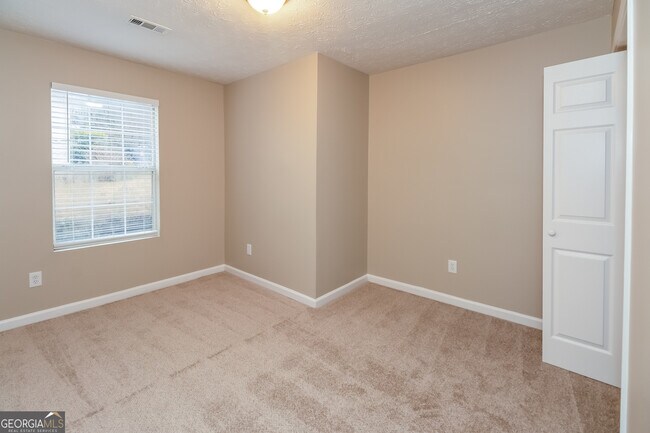 Building Photo - 5326 Kirk Dr